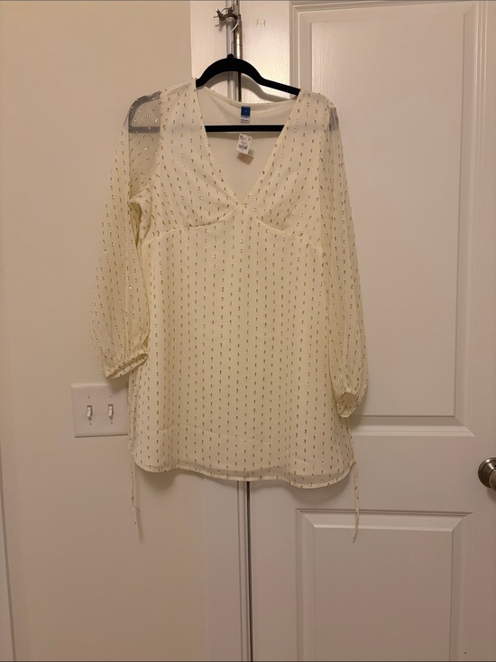 Old Navy Dresses & Skirts - NWT Old Navy Cream V-Neck Sheer Long Sleeve dress with gold dots